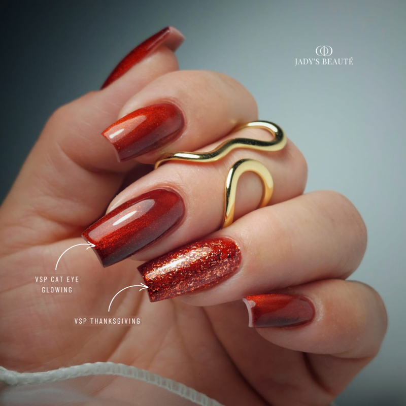 Pose en amandes avec le vernis semi permanent Cat Eye Glowing et Thanksgiving