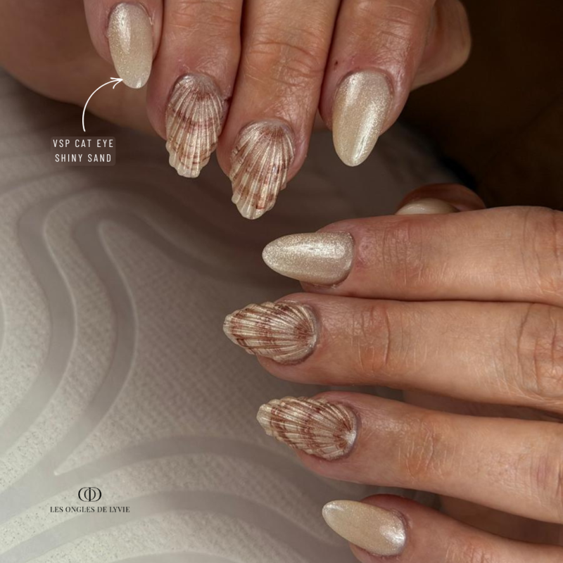 Pose en amandes avec le vernis semi permanent Cat Eye Shiny Sand
