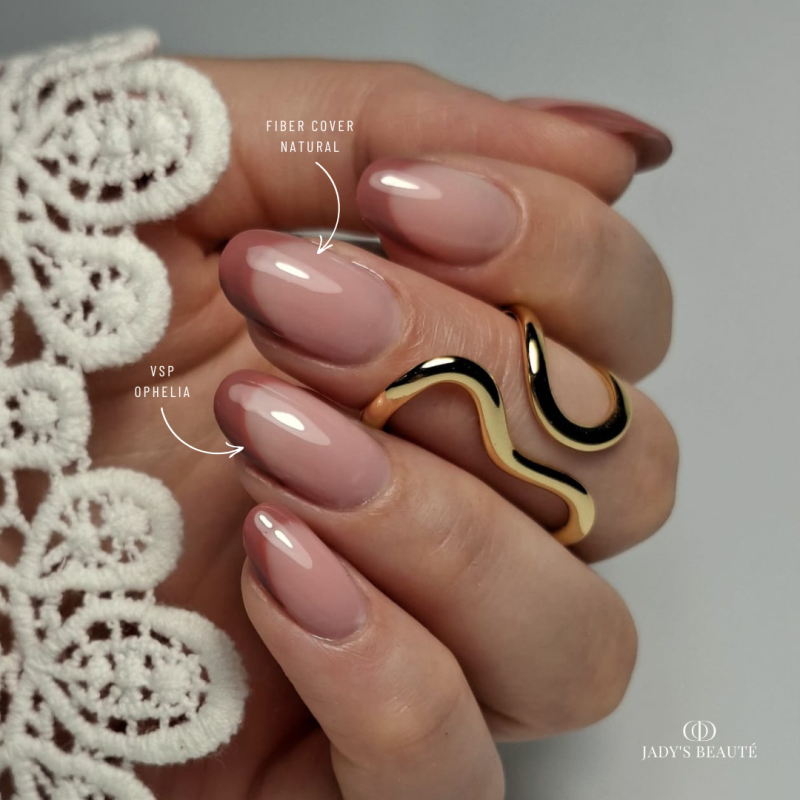 Pose en amandes avec le vernis semi permanent Ophelia, marron bois de rose
