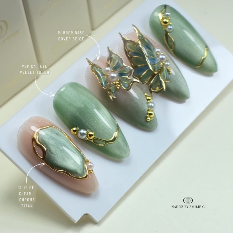 Capsules d'ongles nail art avec le vernis semi permanent Cat Eye Velvet Touch, vert pastel