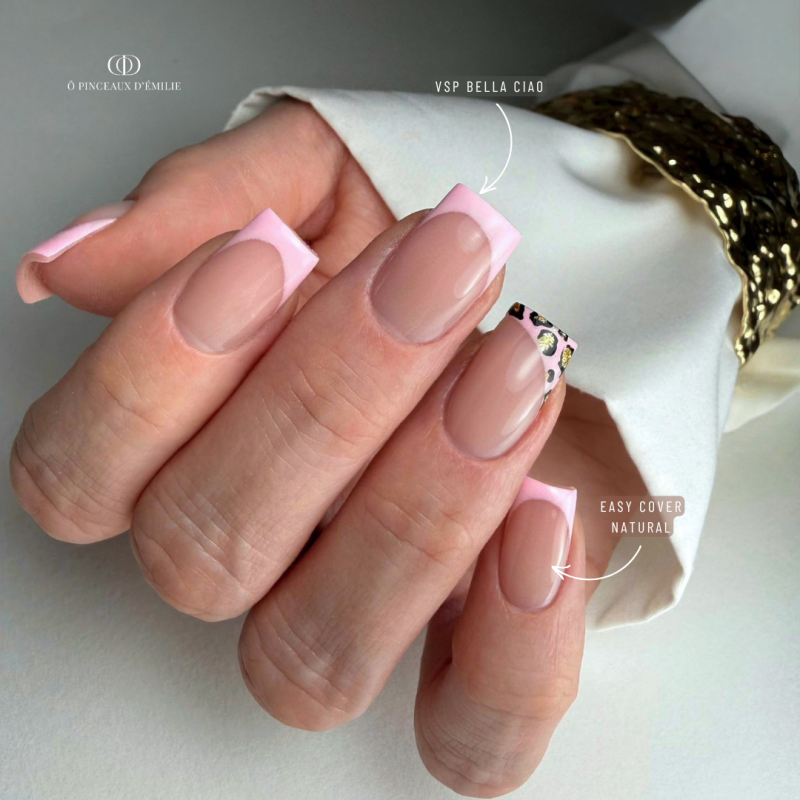 Pose d'ongles carrée avec le My Color Bella Ciao, rose pastel néon