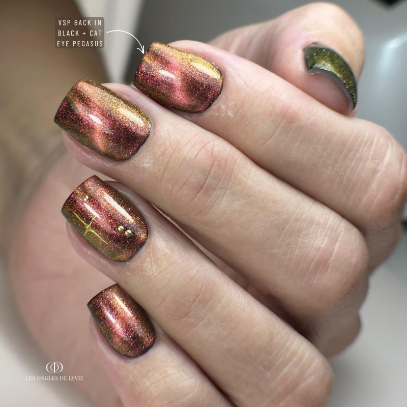 Pose carrée avec le vernis semi permanent Cat Eye Pegasus, cuivré doré rosé