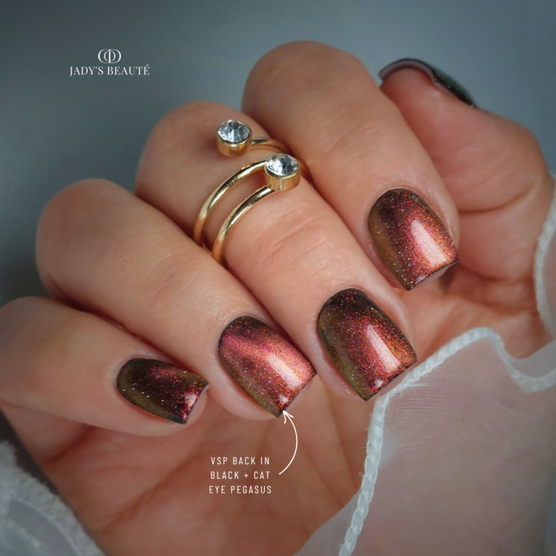 Pose carrée avec le vernis semi permanent Cat Eye Pegasus, cuivré doré rosé