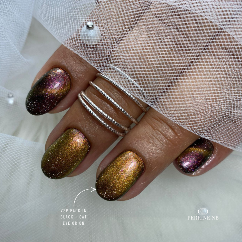 Pose d'ongle ovale avec le vernis semi permanent Orion, doré cuivré rosé