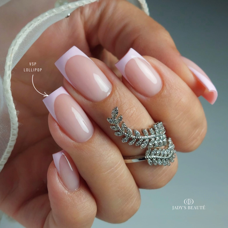 Pose carrée avec le vernis semi permanent Lollipop, rose parme pastel