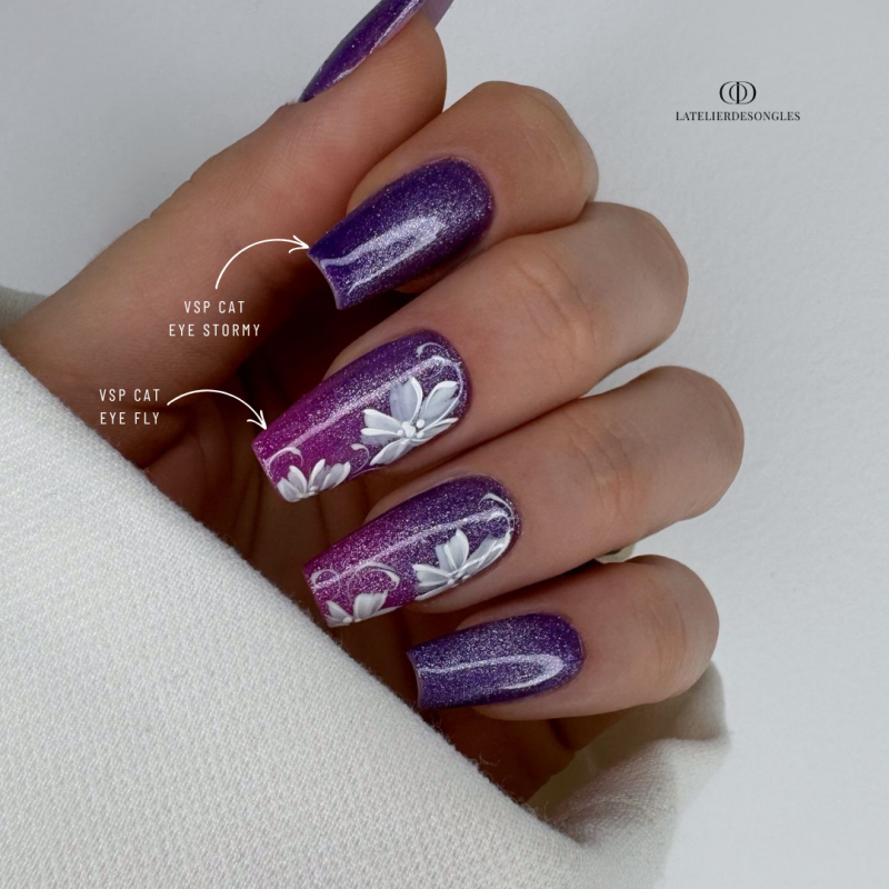 Pose d'ongles carrée avec le vernis semi permanent Cat Eye Stormy, violet lavande foncé