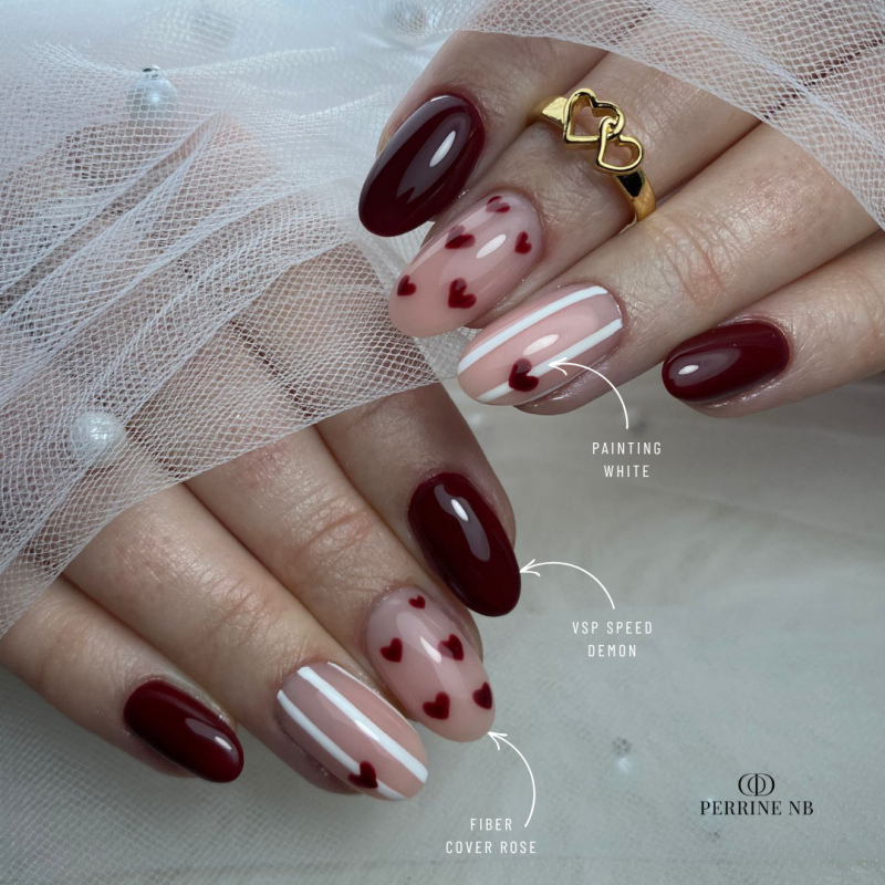 Pose en amandes avec le vernis semi-permanent Speed Demon, bordeaux