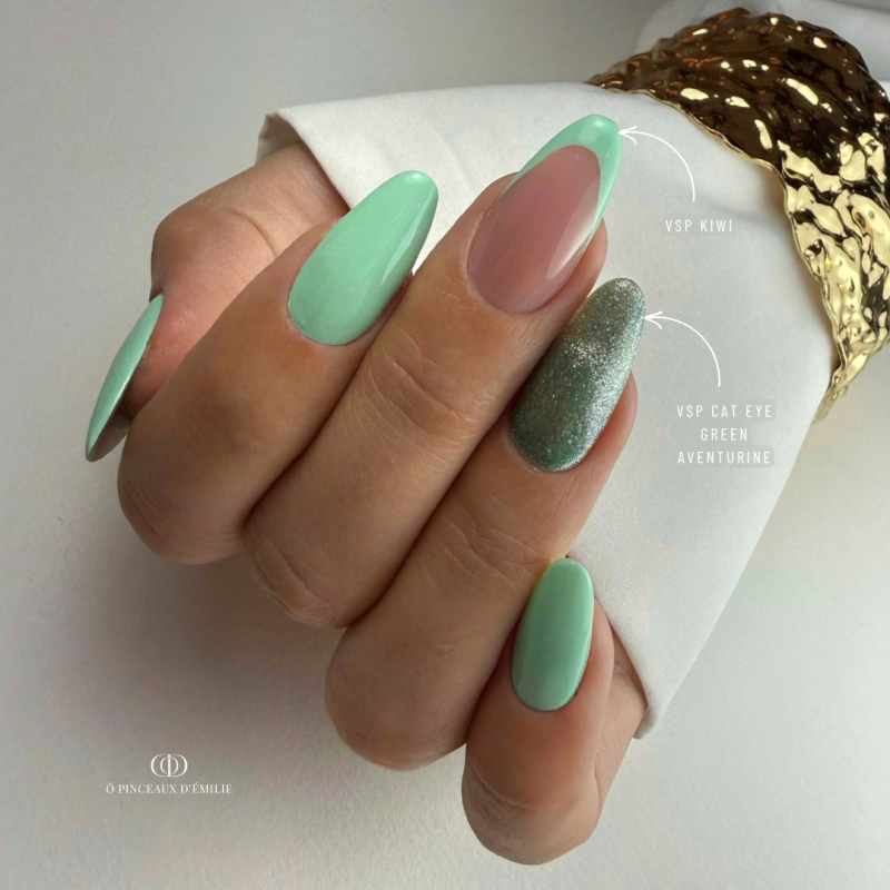 Pose en amandes avec le vernis semi permanent Kiwi, vert pastel
