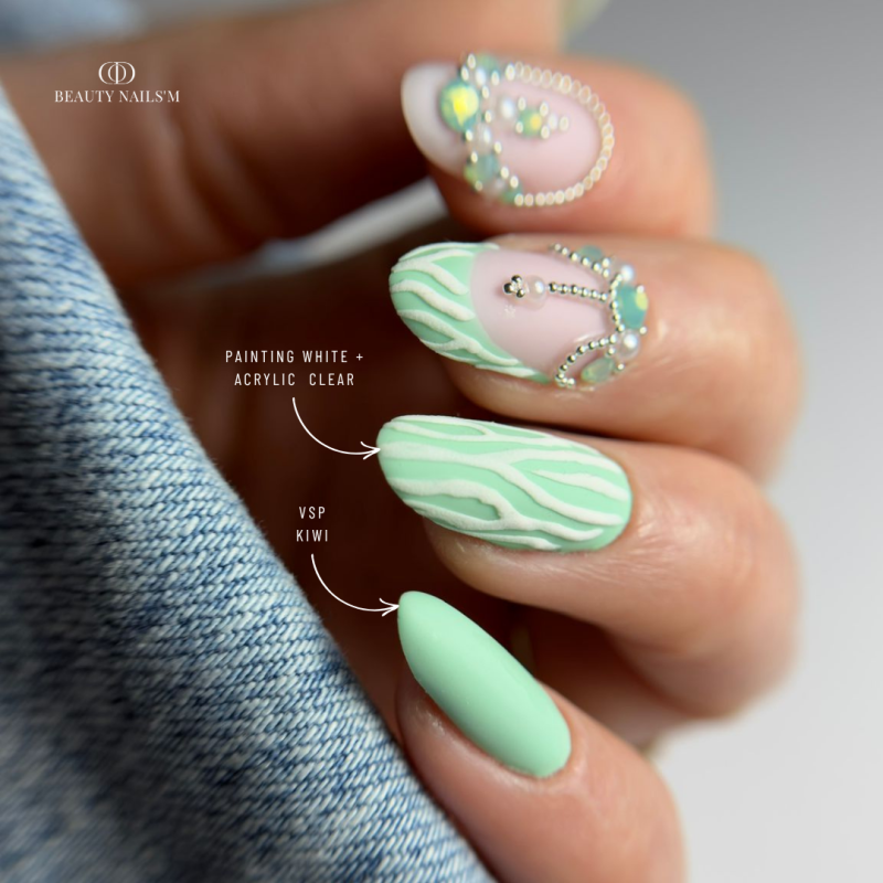 Pose en amandes avec le vernis semi permanent Kiwi, vert pastel