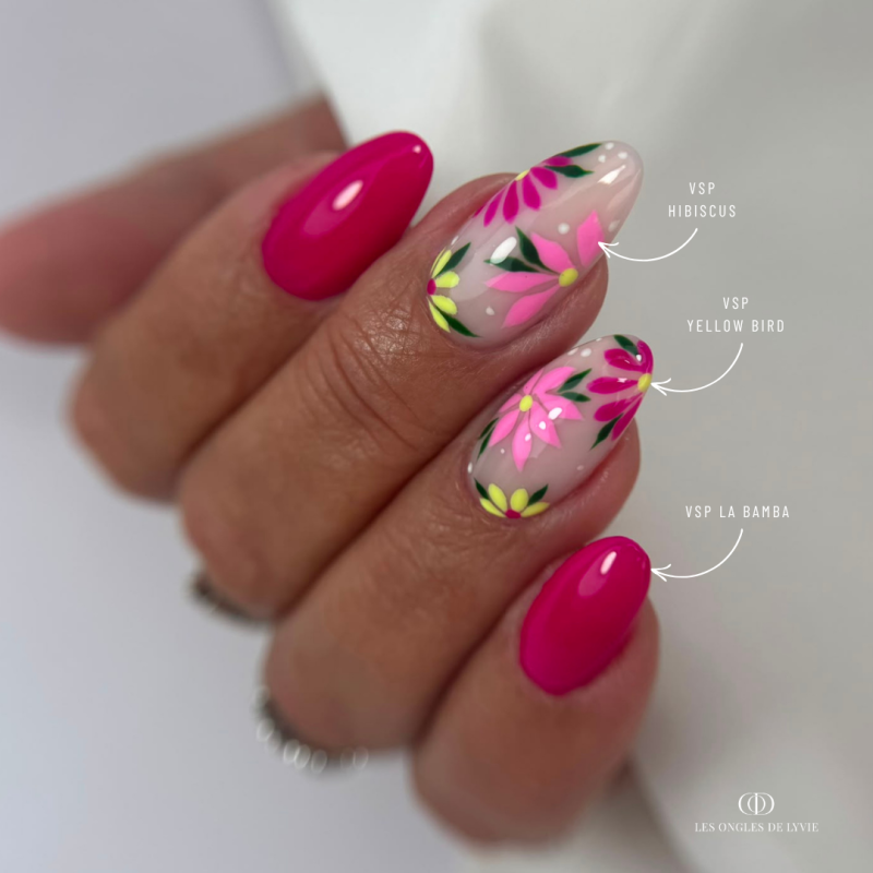 Pose d'ongles en amandes avec le vernis semi permanent Hibiscus, rose medium