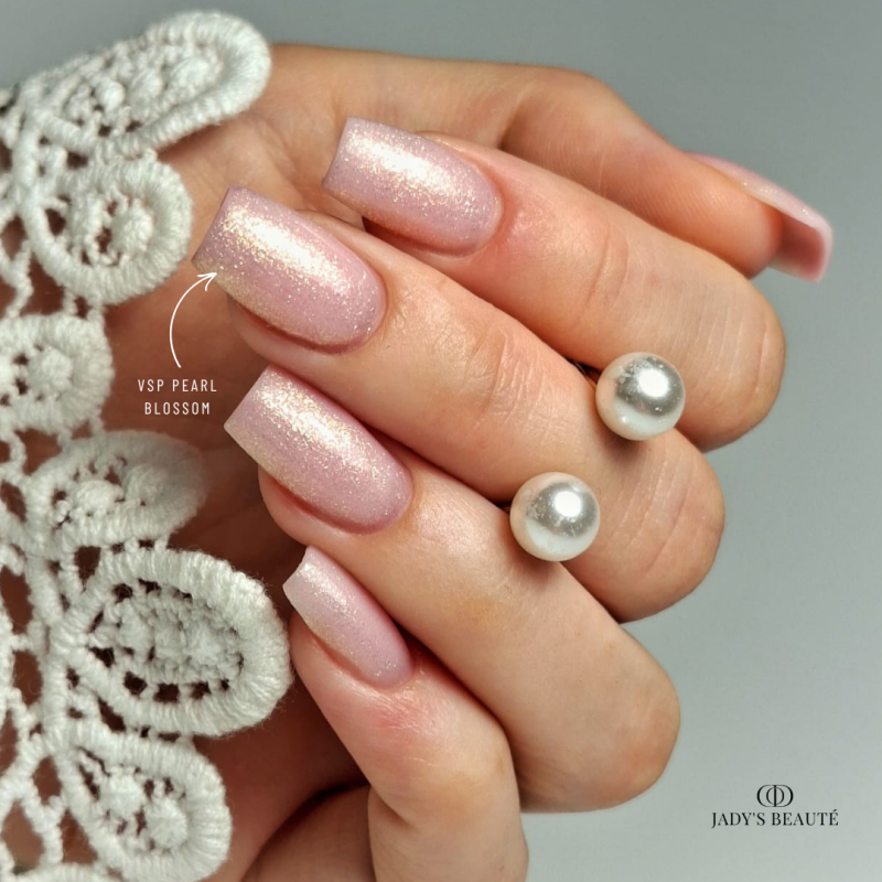 Pose d'ongles carrée avec le My Color Pearl Blossom, rose nacré