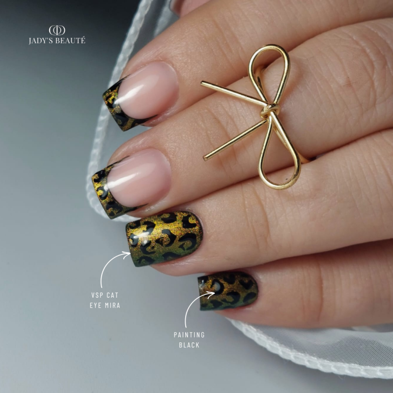 Pose d'ongles carrée avec le vernis semi permanent Cat Eye Mira, caméléon 9D