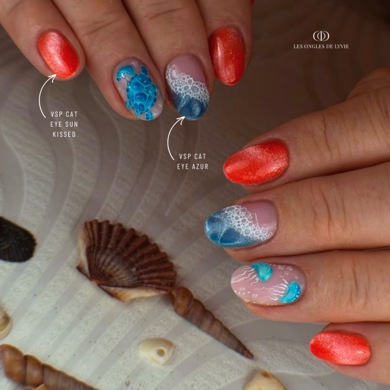 Pose d'ongles avec le vernis semi permanent Cat Eye Azur, bleu azur