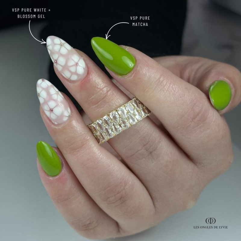Pose d'ongles en amandes avec le vernis semi permanent Pure Matcha, vert matcha intense