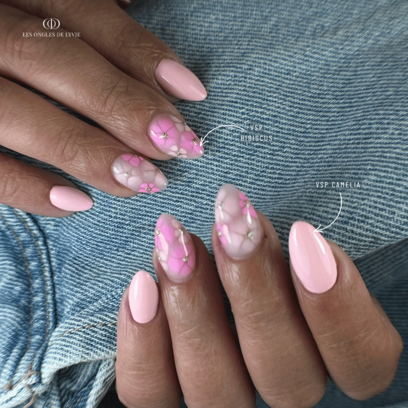 Pose d'ongles en amandes avec le vernis semi permanent Camelia, rose pêche pastel