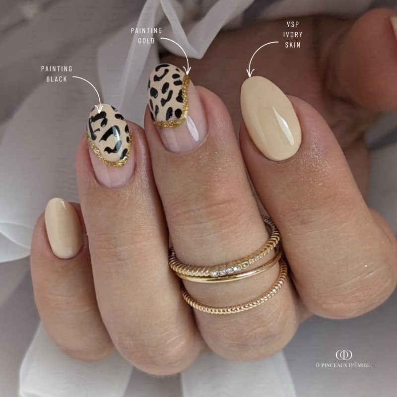Pose d'ongles en amandes avec le vernis semi permanent Ivory Skin, nude beige chaud
