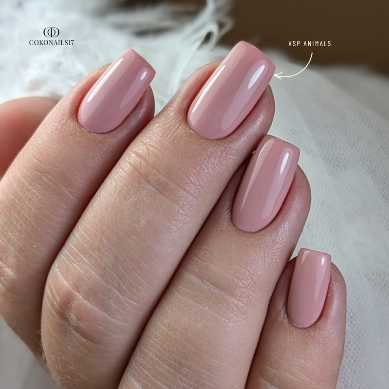 Pose d'ongles carrée avec le vernis semi permanent Animals, nude rose