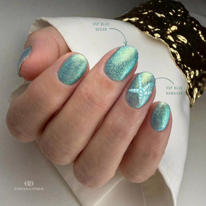 Pose ovale avec le vernis semi permanent Blue Ocean bleu océan irisé pailleté