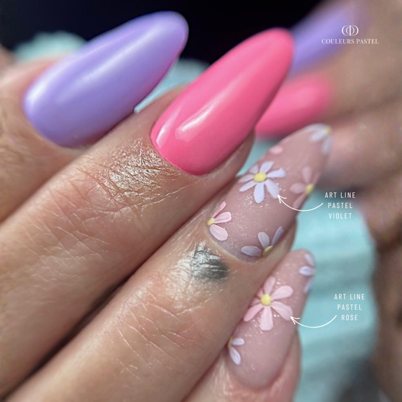 Pose d'ongle en amandes avec le gel paint Art Line Pastel Rose