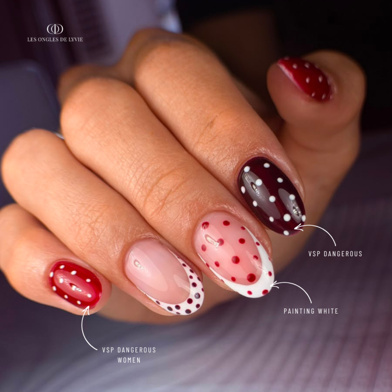 Pose d'ongles avec le vernis semi permanent Dangerous, bordeaux cerise noire