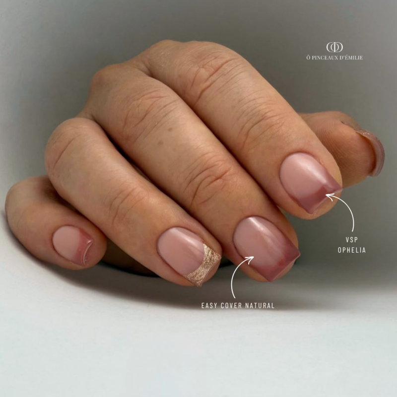 Pose ovale avec le vernis semi permanent Ophelia, marron bois de rose