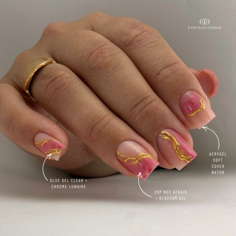 Pose carrée avec le vernis semi permanent Not Afraid bois de rose