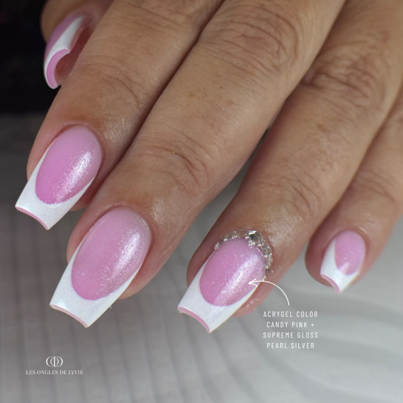 Pose d'ongles carrée avec l'Acrygel Candy Pink, rose bonbon