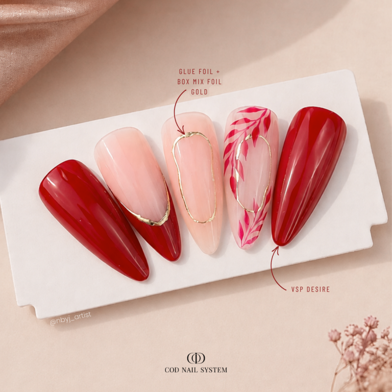 Capsules d'ongles avec le vernis semi permanent Desire, rouge avec point de rose