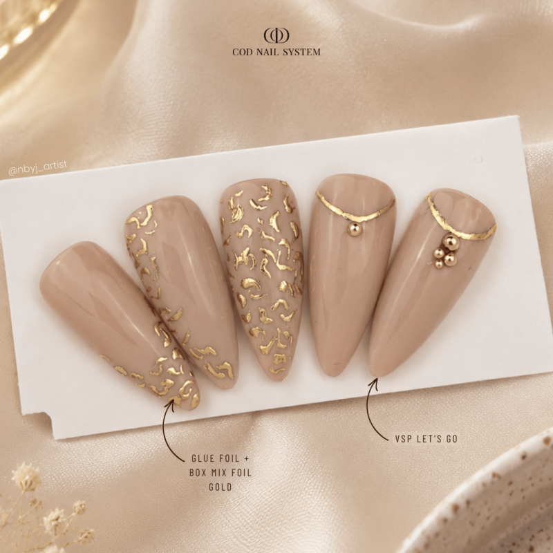 Capsules d'ongles avec le vernis semi permanent Let's Go, crème