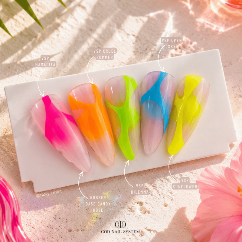 Capsules d'ongles avec le vernis semi permanent Mamacita, rose néon