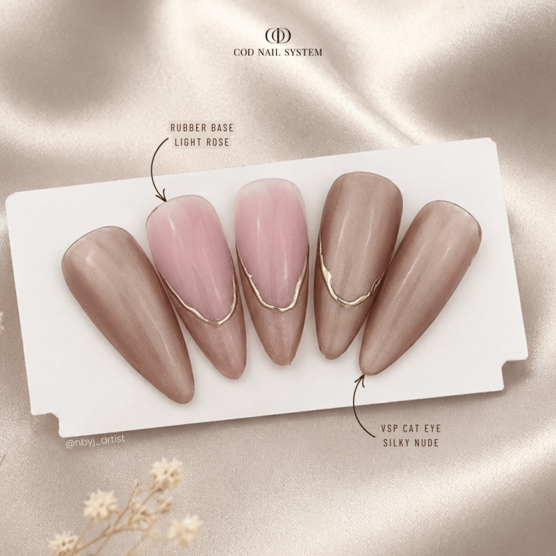 Caspules d'ongles avec le vernis semi permanent Cat Eye Silky Nude, nude beige soie