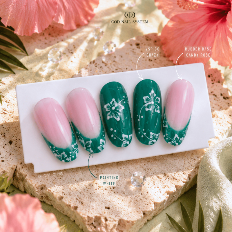 Caspules d'ongles avec le vernis semi permanent Go Crazy, vert menthe