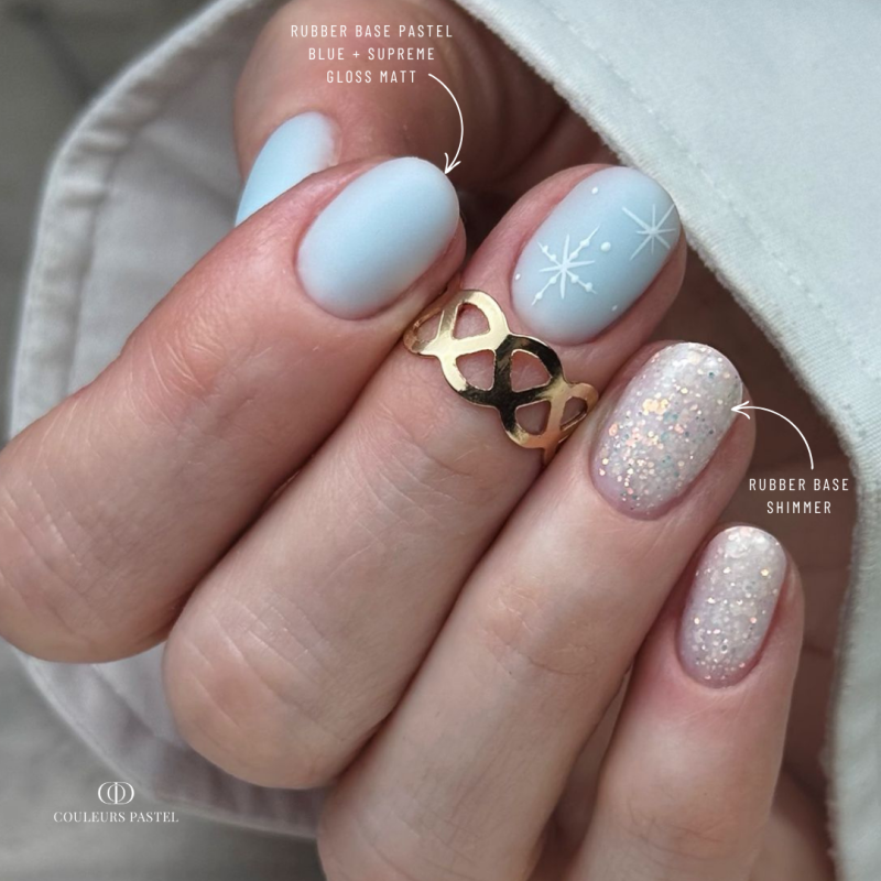 Gainage avec la Rubber Base Shimmer, blanc laiteux pailleté aurora
