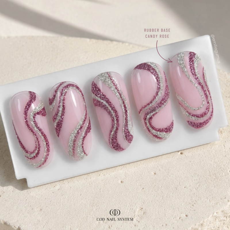 Capsules d'ongles avec la Rubber Base Candy Rose, rose pastel