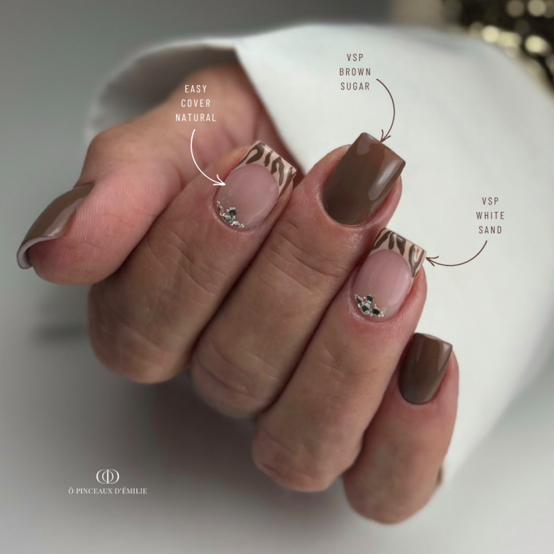 Pose d'ongles carrée avec le vernis semi permanent Levitating, marron taupe