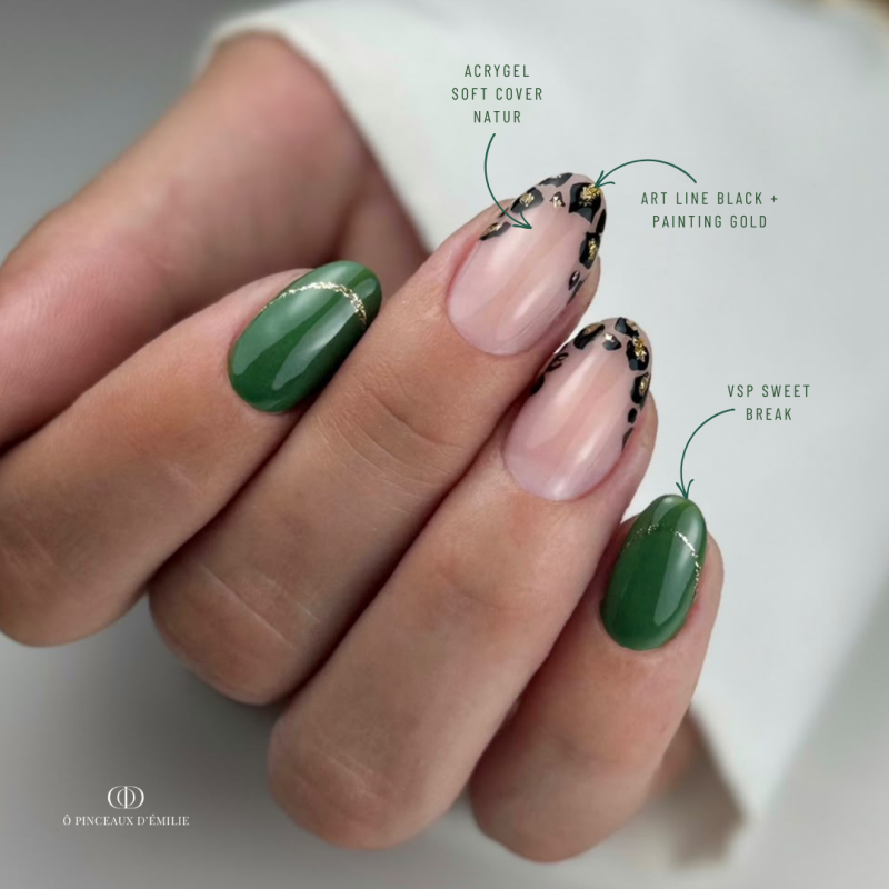 Pose en amandes avec le vernis semi permanent Sweet Break, vert forêt kaki