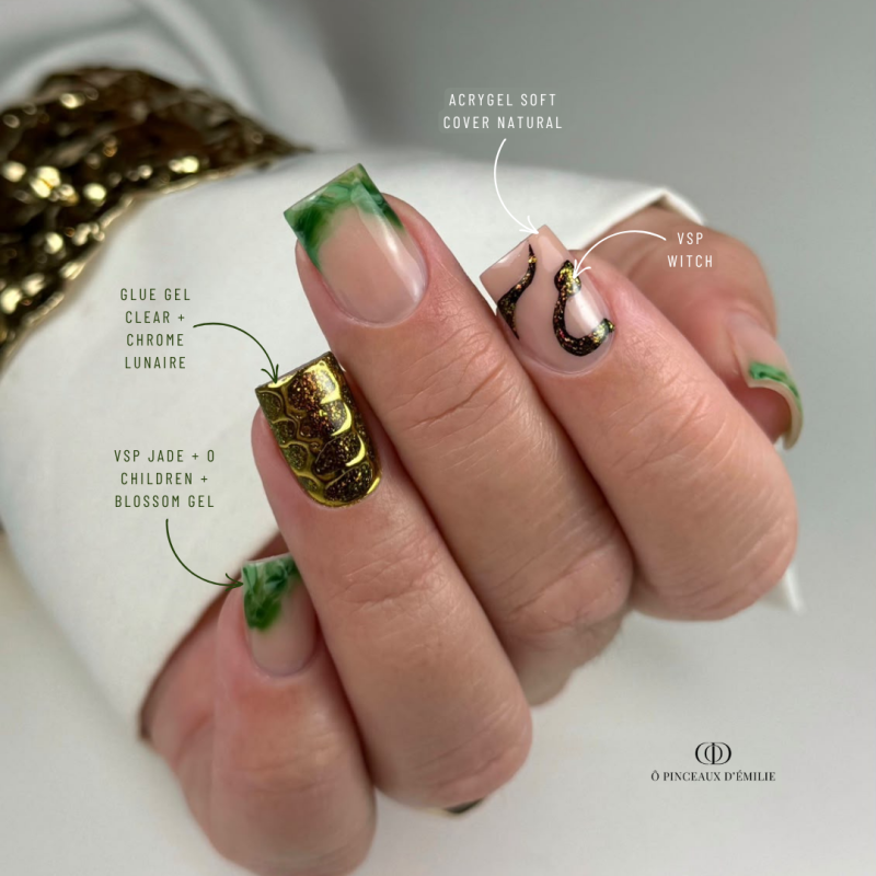 Pose d'ongles carrés avec l'Acrygel Soft Cover Natural, beige rosé souple et stable