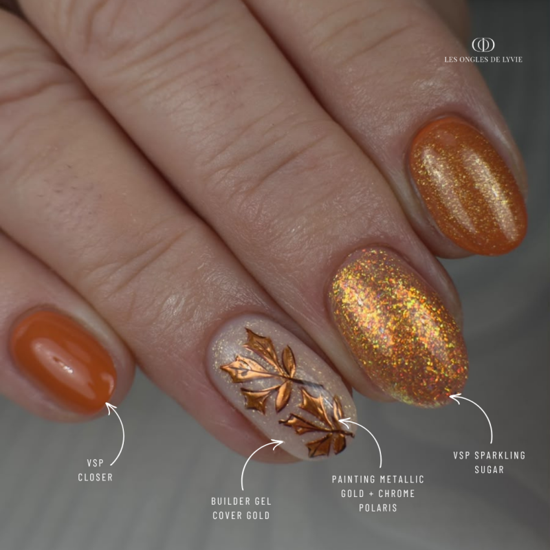 Pose d'ongles ovales avec le Builder Gel Cover Gold, nude pêche micro pailleté doré auto égalisant
