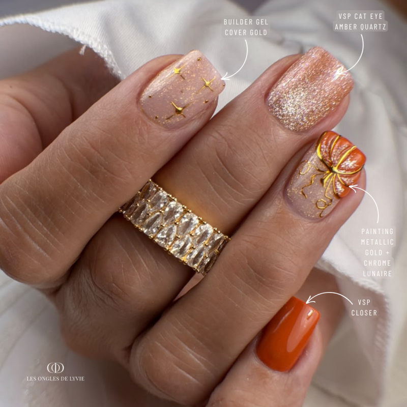 Pose d'ongles carrés avec le Builder Gel Cover Gold, nude pêche micro pailleté doré auto égalisant sans limage