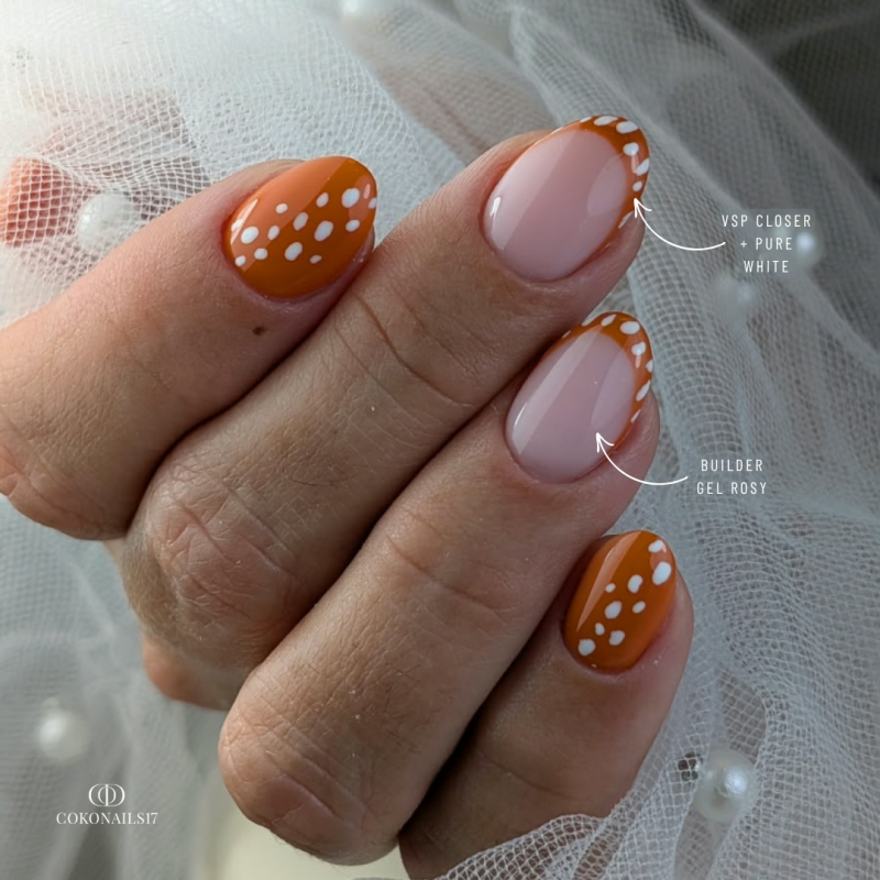 Pose d'ongles ovales avec le Builder Gel Rosy, rose tendre auto égalisant sans limage