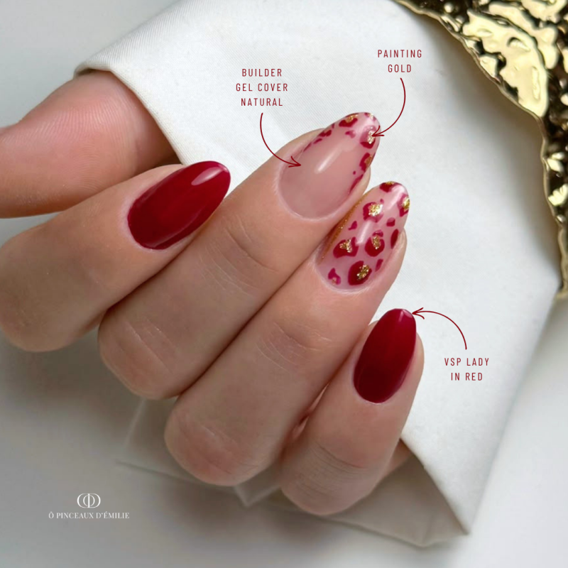 Pose d'ongles en amandes avec le Builder Gel Cover Natural, beige rosé naturel semi égalisant