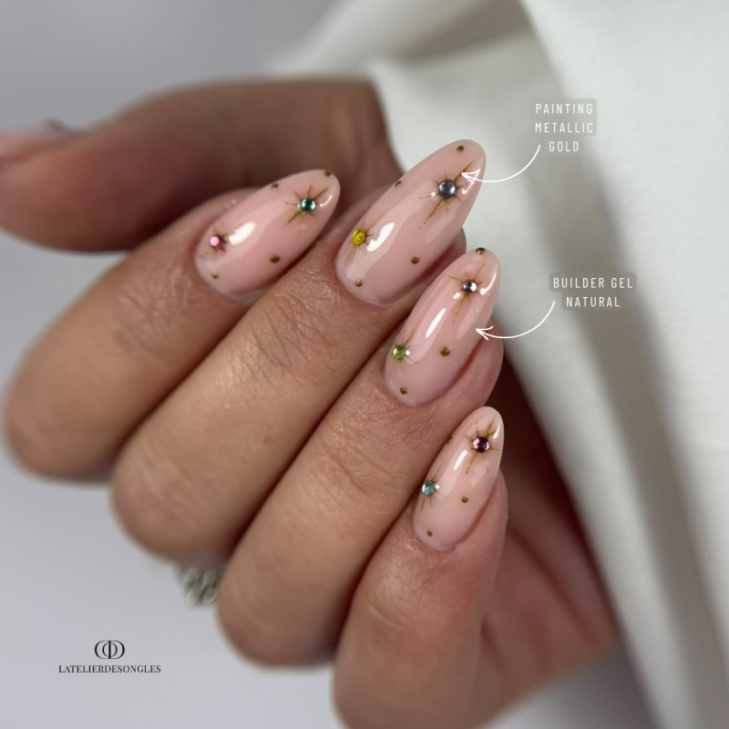 Pose d'ongles en amandes avec le Builder Gel Natural, beige rosé natural auto égalisant sans limage