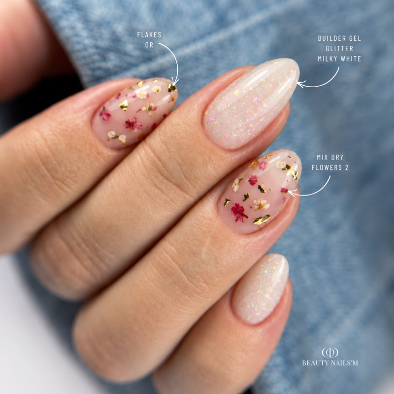 Pose d'ongles en amandes avec le Builder Gel Glitter Milky White, blanc laiteux flakes aurora auto égalisant sans limage
