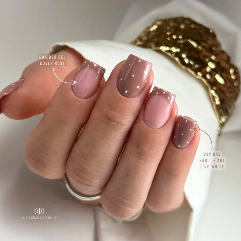 Pose d'ongles carrés avec le Builder Gel Cover Rose, cover rose sous-ton violacé auto égalisant sans limage