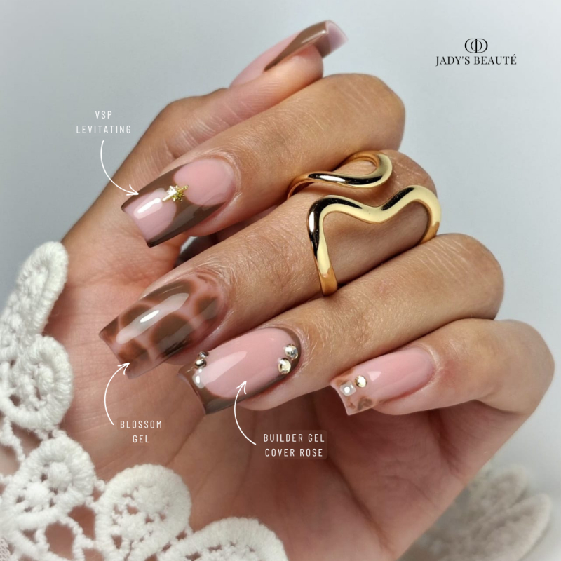 Pose d'ongles carrés avec le Builder Gel Cover Rose, cover rose sous-ton violacé auto égalisant sans limage