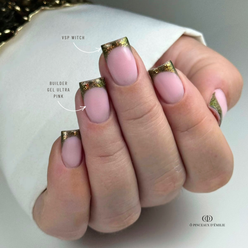 Pose d'ongles carrée avec le Builder Gel Ultra Pink, rose bonbon auto égalisant