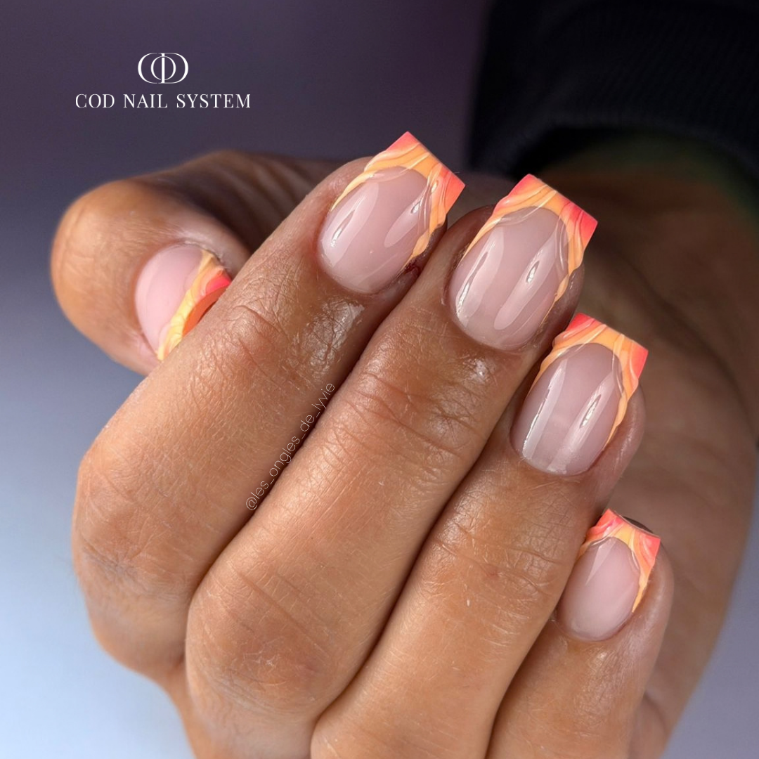 Pose d'ongles carrée avec french néon et finition ultra glossy