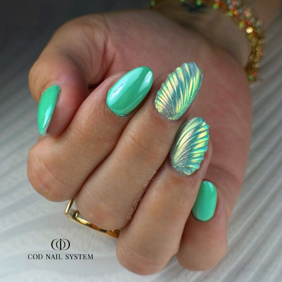 Pose d'ongles en amandes avec finition pour pigments