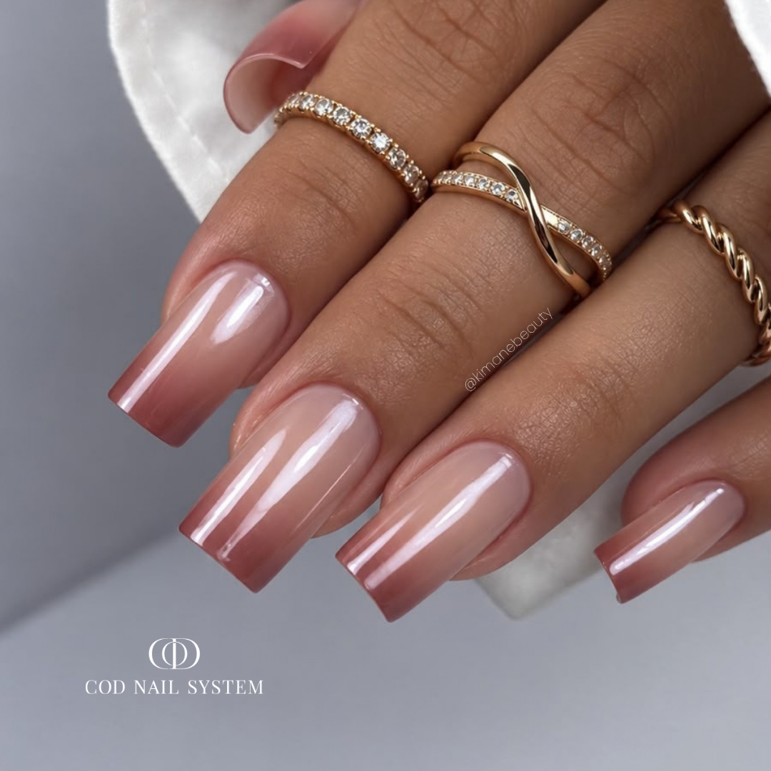 Pose d'ongles carrée avec finition pour pigment