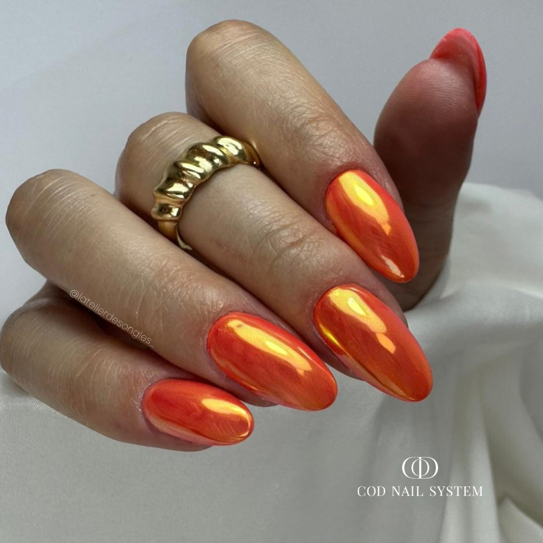 Pose d'ongles en amandes avec finition pour pigment